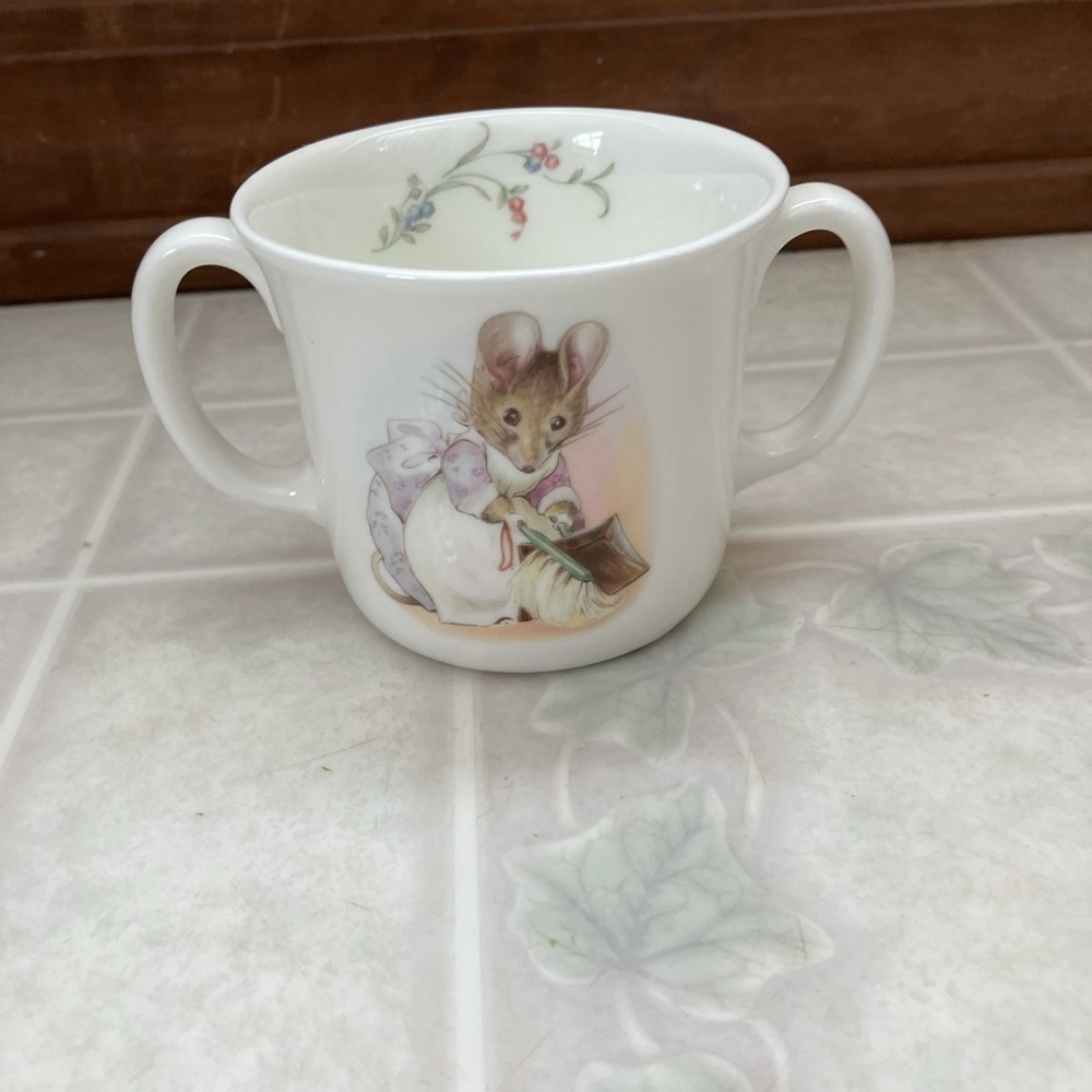 Beatrix Potter Child's 2 Handle Cup 1986 Hunca Munca Mouse Royal Albert Mug VTG